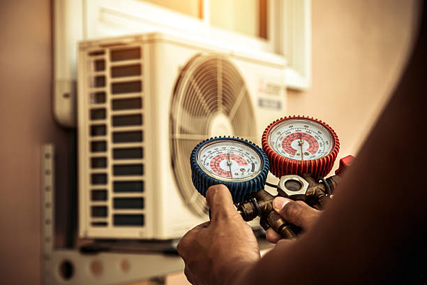 Professional Hvac technician working in Lacon, IL